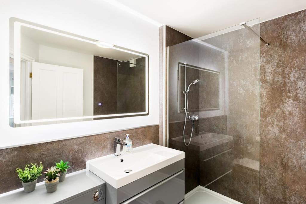 Fabulous Ground Floor Apartment. Great Malvern Extérieur photo